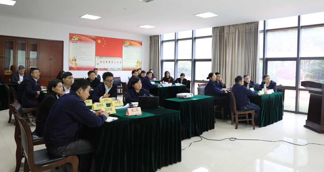 ���г��� ������������ҵ��ѧԺ���ݶ�ѵ��Ӫ�׶��ܽ����