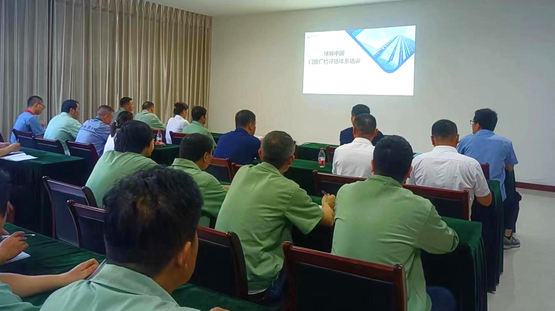 �Ἴ�� ��Ʒ�ʦ��ҵװ�βμ��̳��й��Ŵ�����������ϵ��ѵ